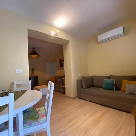 Saranda Beach Apartment * Sarande