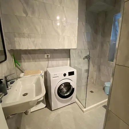 Saranda Beach Apartment * Sarande